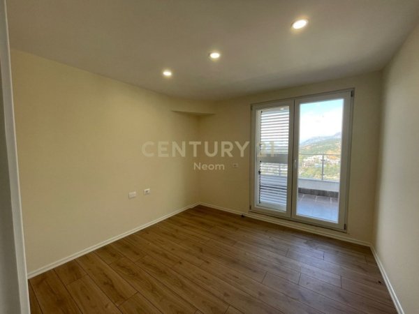 Tirane, shes apartament duplex 3+1+Ballkon Kati 4, 124 m² 190.000 € (Fresku)