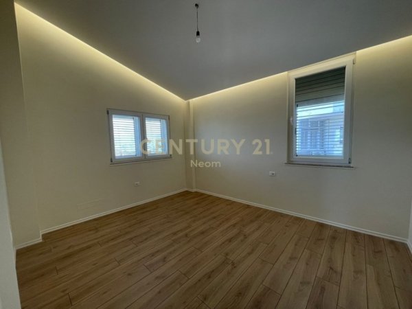 Tirane, shes apartament duplex 3+1+Ballkon Kati 4, 124 m² 190.000 € (Fresku)