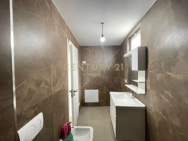 Tirane, shes apartament duplex 3+1+Ballkon Kati 4, 124 m² 190.000 € (Fresku)