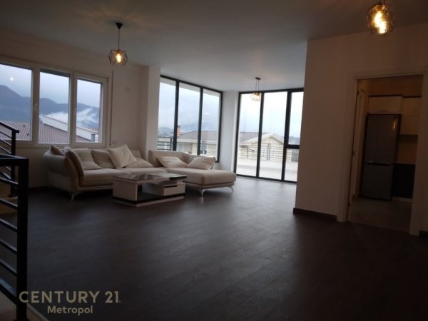 Tirane, shes Vile 2+1 Kati 2, 414 m² 600.000 € (Farke)