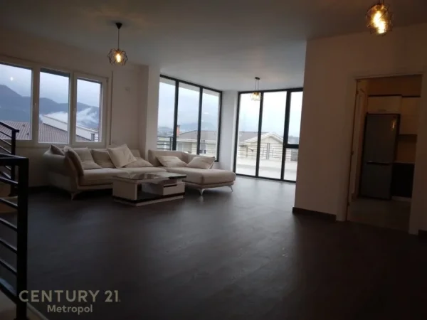 Tirane, shes Vile 2+1 Kati 2, 414 m² 600.000 € (Farke)