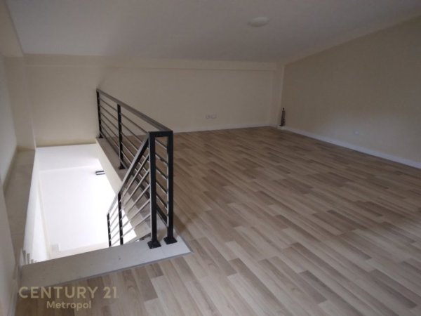 Tirane, shes Vile 2+1 Kati 2, 414 m² 600.000 € (Farke)