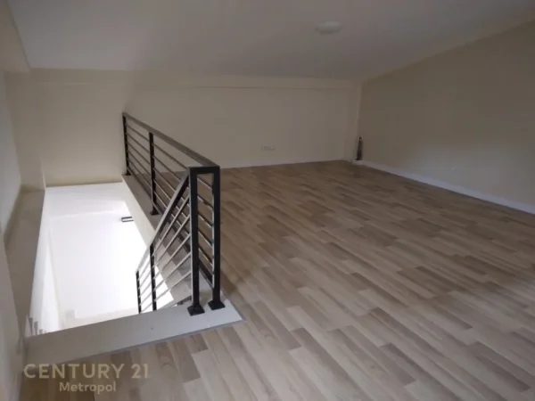Tirane, shes Vile 2+1 Kati 2, 414 m² 600.000 € (Farke)