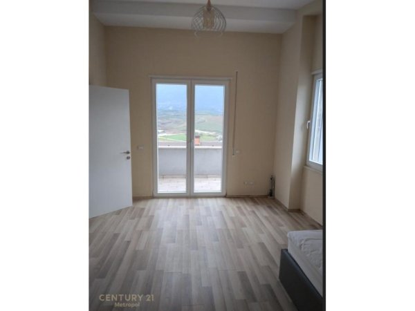 Tirane, shes Vile 2+1 Kati 2, 414 m² 600.000 € (Farke)