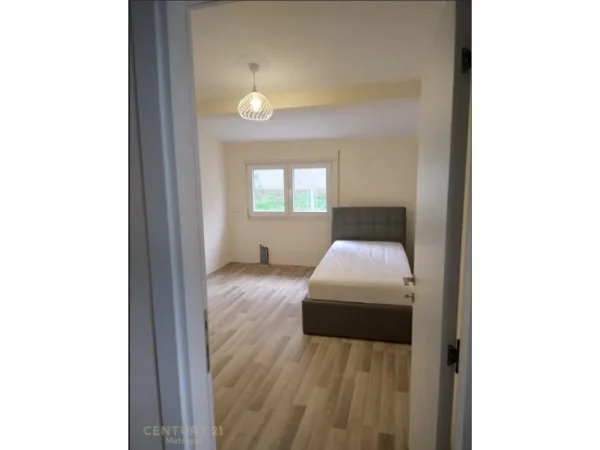 Tirane, shes Vile 2+1 Kati 2, 414 m² 600.000 € (Farke)