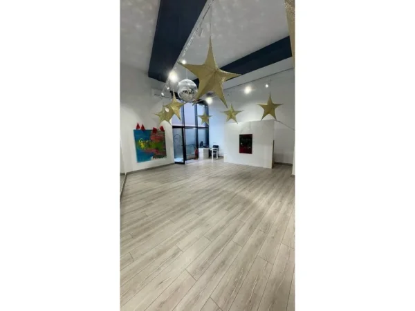 Tirane, jepet me qera ambjent biznesi Kati 0, 109 m² 1.500 € 