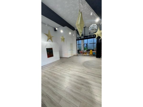 Tirane, jepet me qera ambjent biznesi Kati 0, 109 m² 1.500 € 