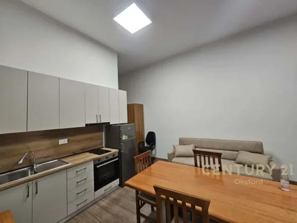 Tirane, jepet me qera apartament duplex 1+1 Kati 2, 55 m² 470 € (Selvia)