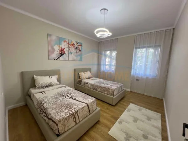 Tirane, shitet apartament 2+1+Ballkon Kati 1, 92 m² 173.000 € 