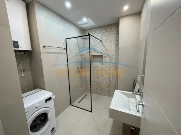 Tirane, jap me qera apartament 2+1+Ballkon Kati 2, 87 m² 800 € 