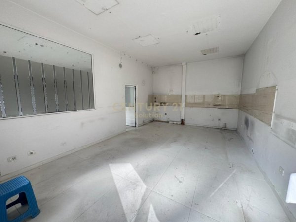 Tirane, jepet me qera ambjent biznesi Kati 1, 65 m² 700 € (Bulevardi Zogu 1)