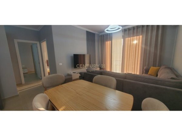 Tirane, jepet me qera apartament 2+1 Kati 1, 97 m² 1.100 € (Liqeni Thate)