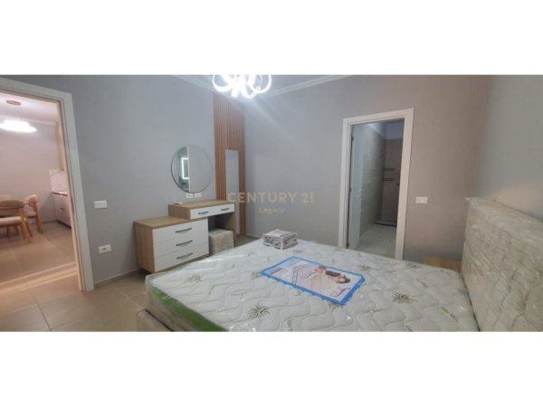 Tirane, jepet me qera apartament 2+1 Kati 1, 97 m² 1.100 € (Liqeni Thate)