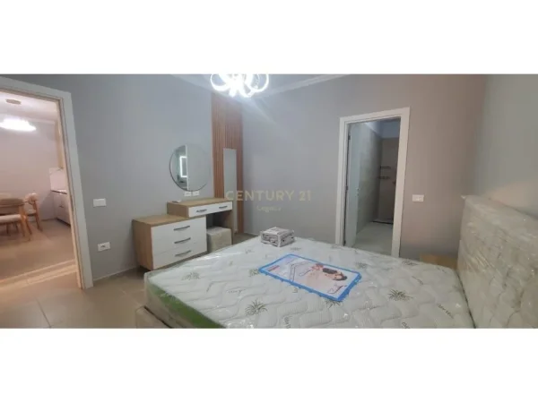 Tirane, jepet me qera apartament 2+1 Kati 1, 97 m² 1.100 € (Liqeni Thate)