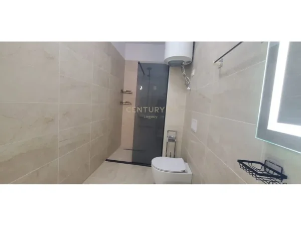 Tirane, jepet me qera apartament 2+1 Kati 1, 97 m² 1.100 € (Liqeni Thate)