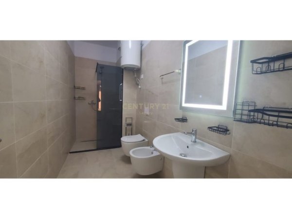 Tirane, jepet me qera apartament 2+1 Kati 1, 97 m² 1.100 € (Liqeni Thate)