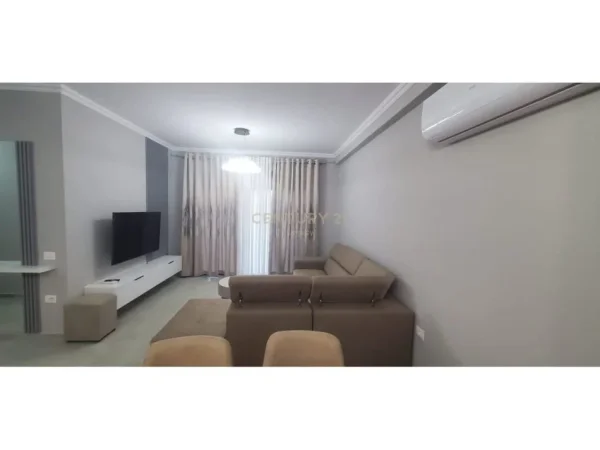 Tirane, jepet me qera apartament 2+1 Kati 3, 115 m² 1.200 € (Liqeni Thate)