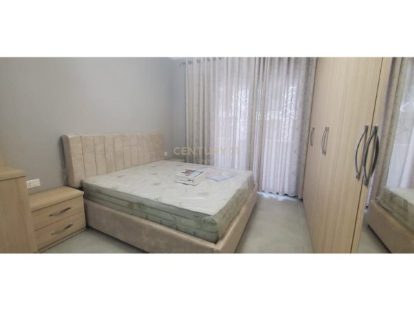 Tirane, jepet me qera apartament 2+1 Kati 3, 115 m² 1.200 € (Liqeni Thate)