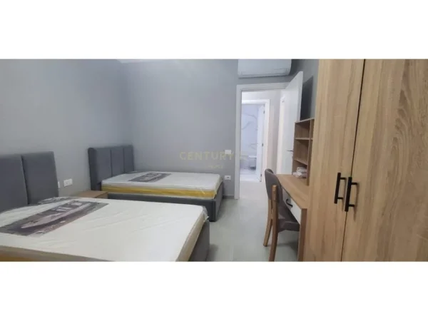 Tirane, jepet me qera apartament 2+1 Kati 3, 115 m² 1.200 € (Liqeni Thate)