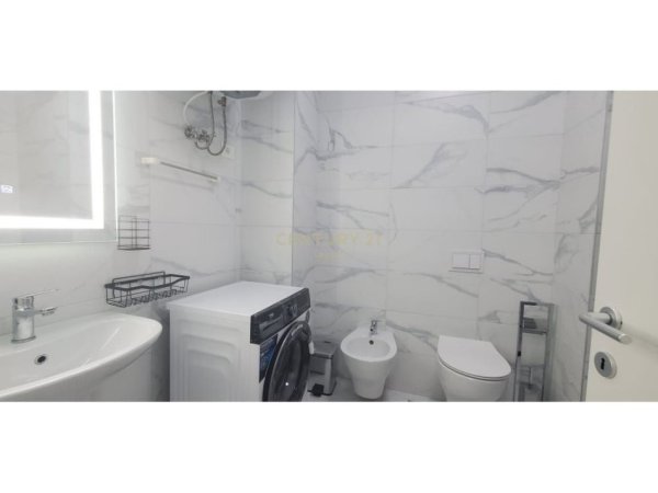 Tirane, jepet me qera apartament 2+1 Kati 3, 115 m² 1.200 € (Liqeni Thate)