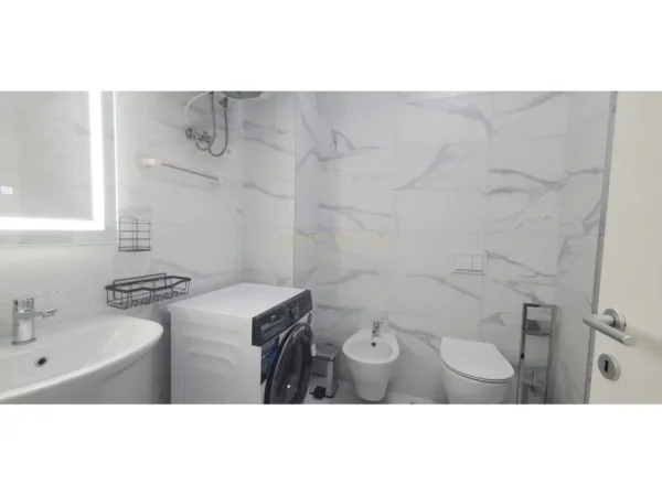 Tirane, jepet me qera apartament 2+1 Kati 3, 115 m² 1.200 € (Liqeni Thate)