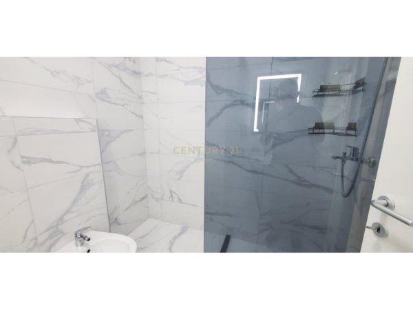 Tirane, jepet me qera apartament 2+1 Kati 3, 115 m² 1.200 € (Liqeni Thate)