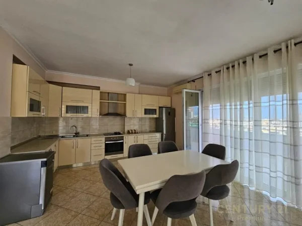 Tirane, jepet me qera apartament 3+1+Ballkon Kati 4, 142 m² 1.300 € (Liqeni Thate)