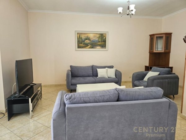 Tirane, jepet me qera apartament 3+1+Ballkon Kati 4, 142 m² 1.300 € (Liqeni Thate)