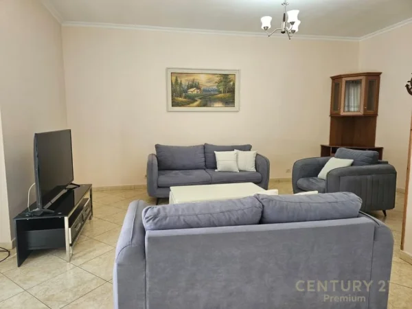 Tirane, jepet me qera apartament 3+1+Ballkon Kati 4, 142 m² 1.300 € (Liqeni Thate)