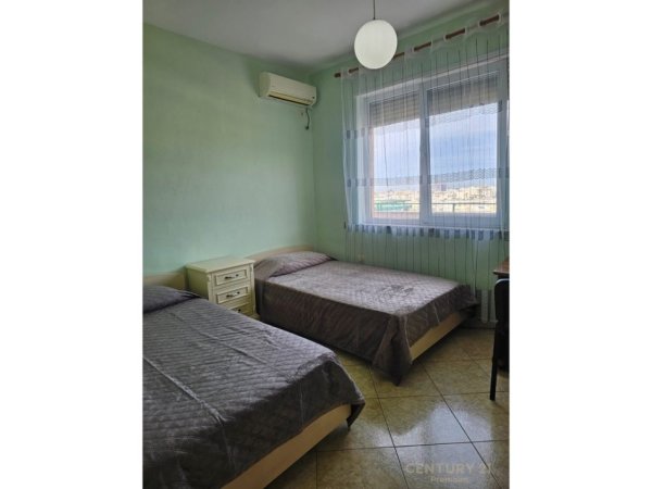 Tirane, jepet me qera apartament 3+1+Ballkon Kati 4, 142 m² 1.300 € (Liqeni Thate)