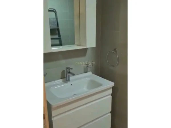 Tirane, shes apartament 1+1 Kati 5, 69 m² 110.000 € (Yzberisht)
