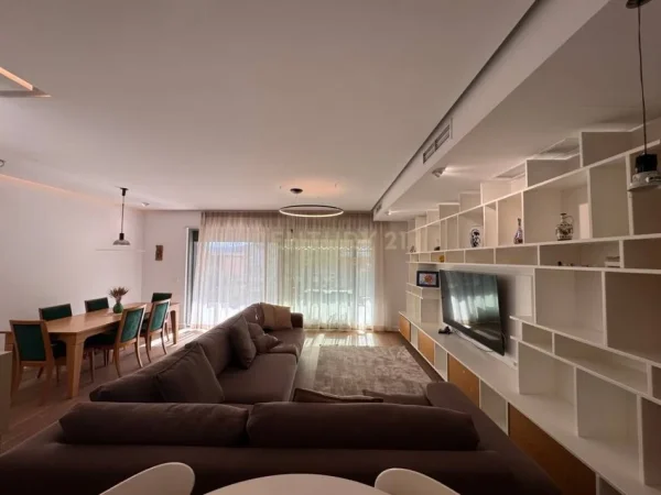 Tirane, jepet me qera Vile 2+1+Ballkon Kati 3, 352 m² 2.500 € (Mullet)