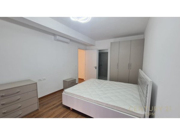 Tirane, jepet me qera apartament 2+1+Ballkon Kati 4, 109 m² 700 € (Kodra e Diellit)