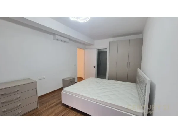 Tirane, jepet me qera apartament 2+1+Ballkon Kati 4, 109 m² 700 € (Kodra e Diellit)