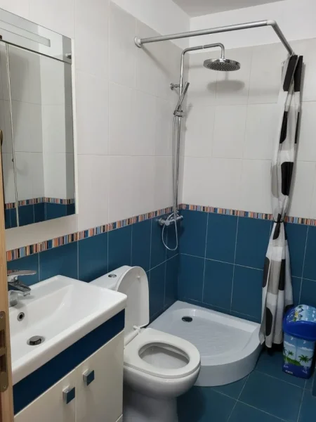 Tirane, jepet me qera apartament 2+1 Kati 4, 100 m² 650 € (Kopshti Botanik)