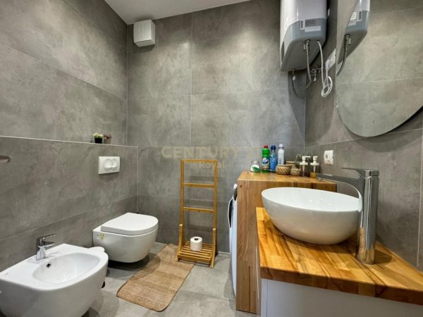 Tirane, jepet me qera apartament Kati 7, 96 m² 1.200 € (21dhjetori)