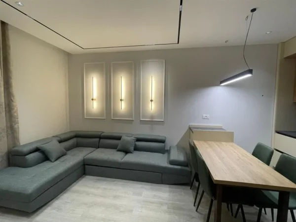 Tirane, jepet me qera apartament 2+1+Aneks+Ballkon Kati 3, 120 m² 600 € (Univers City Plus Garazhd I perfshire)