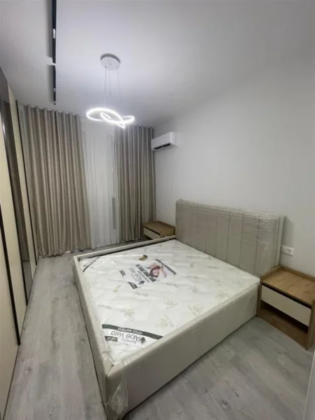 Tirane, jepet me qera apartament 2+1+Aneks+Ballkon Kati 3, 120 m² 600 € (Univers City Plus Garazhd I perfshire)