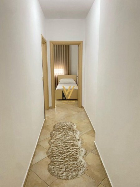 Tirane, jepet me qera apartament 2+1+Ballkon Kati 1, 80 m² 550 € (UNAZA E RE)