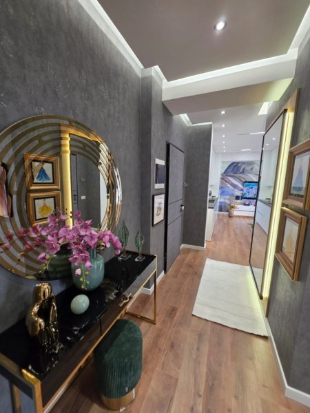 Tirane, shitet apartament 2+1 Kati 8, 90 m² 