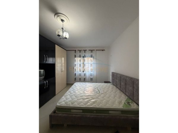 Tirane, jepet me qera apartament 3+1+Ballkon Kati 1, 98 m² 550 € 