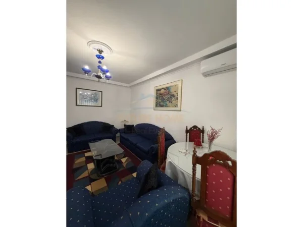 Tirane, jepet me qera apartament 3+1+Ballkon Kati 1, 98 m² 550 € 