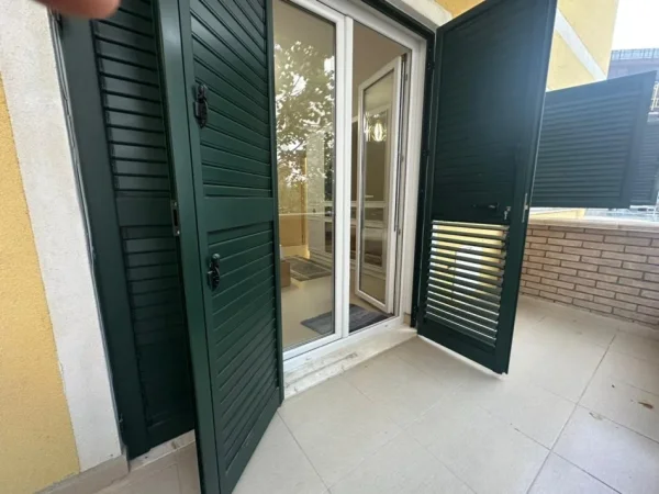 Tirane, shes apartament 2+1+Ballkon Kati 3, 97 m²