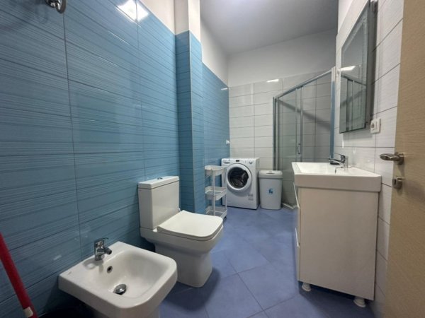 Tirane, shes apartament 2+1+Ballkon Kati 3, 97 m²