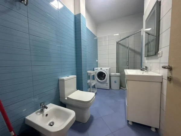 Tirane, shes apartament 2+1+Ballkon Kati 3, 97 m²