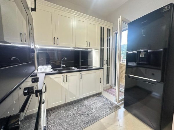 Tirane, shes apartament 2+1+Ballkon Kati 3, 97 m²