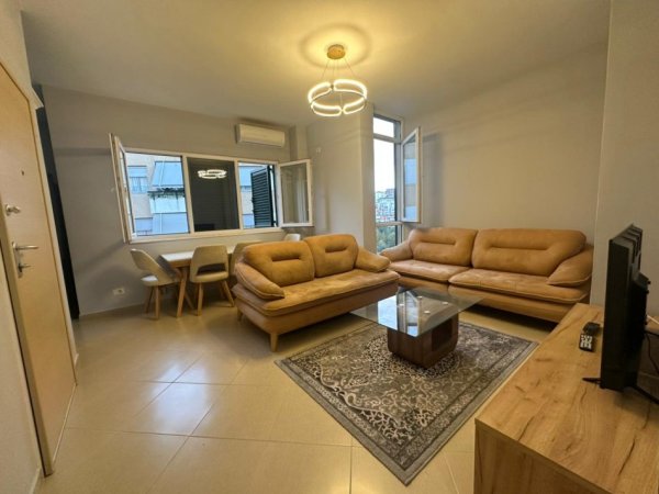 Tirane, shes apartament 2+1+Ballkon Kati 3, 97 m²
