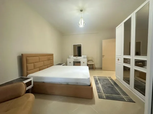 Tirane, shes apartament 2+1+Ballkon Kati 3, 97 m²