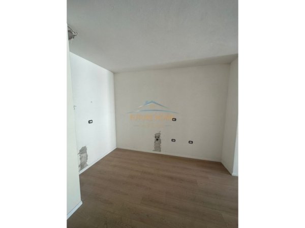 Tirane, shitet apartament 1+1+Ballkon Kati 9, 128.000 € 