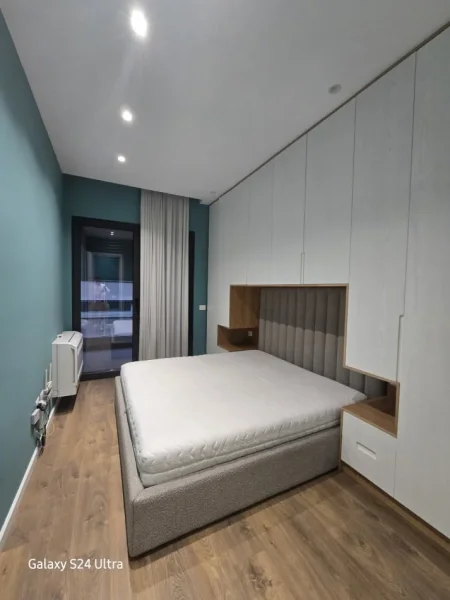 Tirane, jepet me qera apartament 1+1+Ballkon Kati 3, 72 m² 800 € (Kompleksi Delijorgji)
